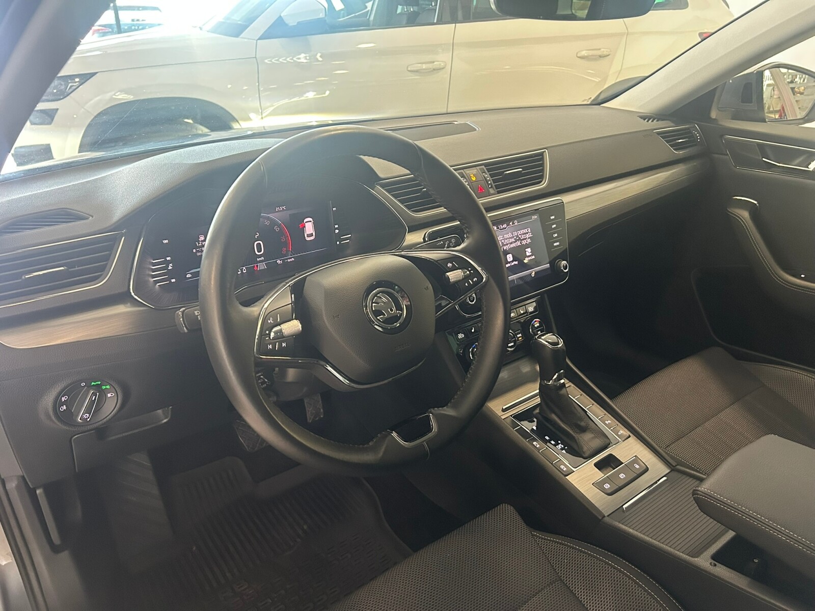 Škoda Superb Combi - zdjęcie 10