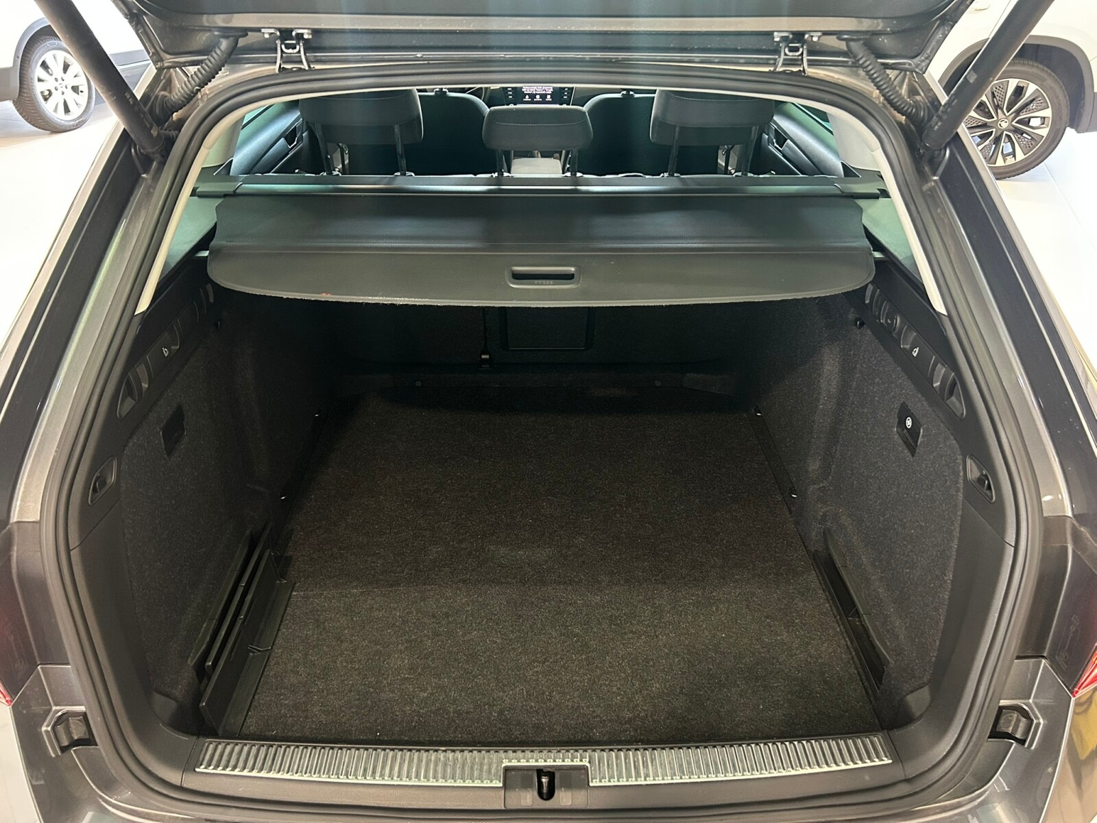 Škoda Superb Combi - zdjęcie 17
