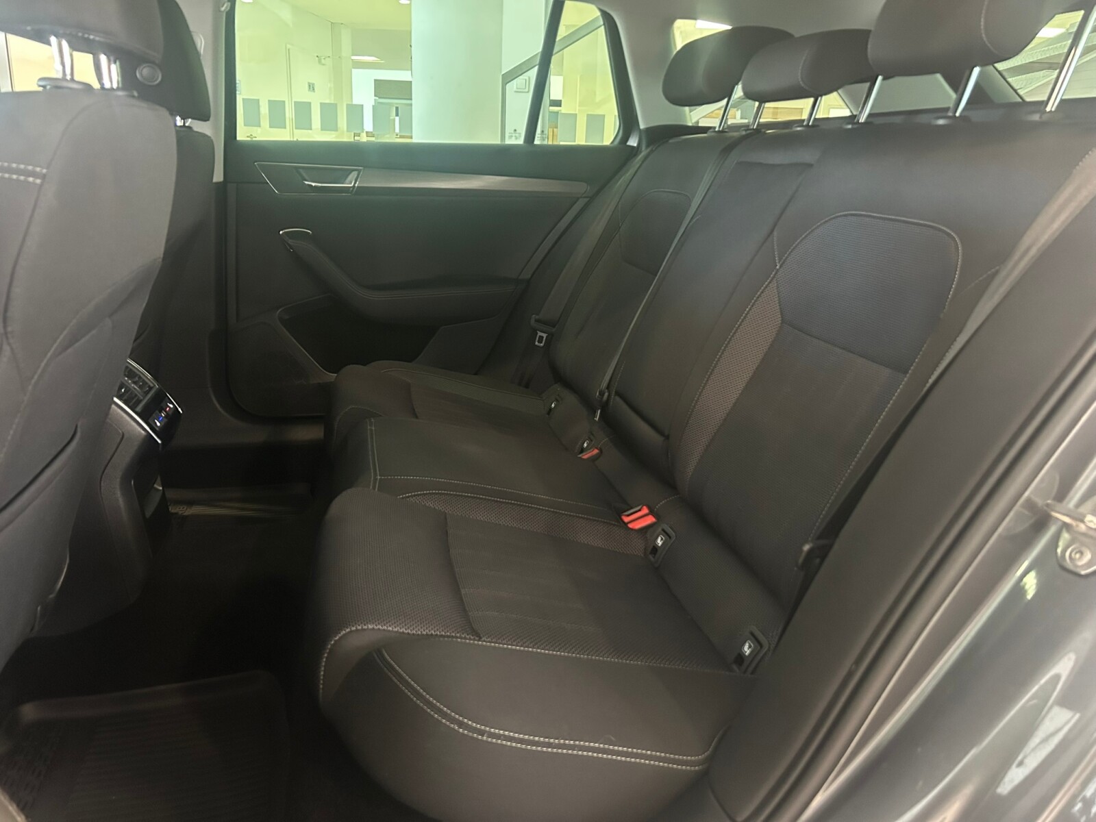 Škoda Superb Combi - zdjęcie 13