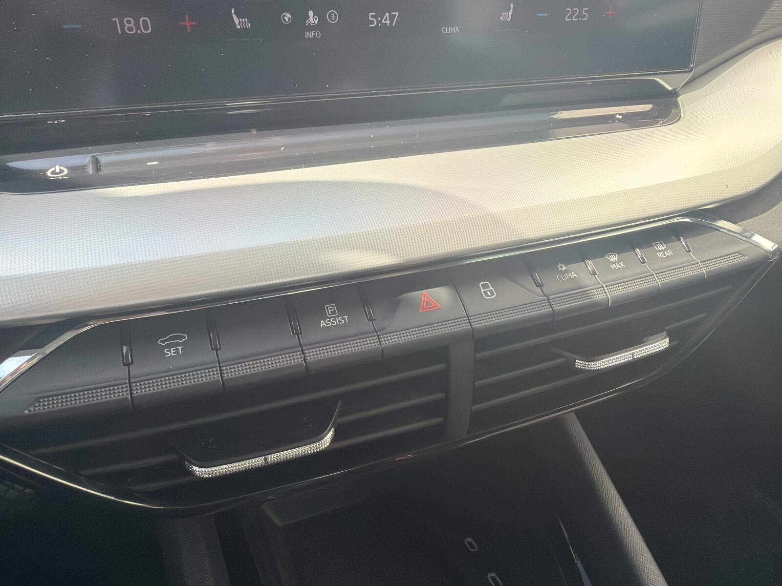 Škoda Octavia Combi - zdjęcie 24