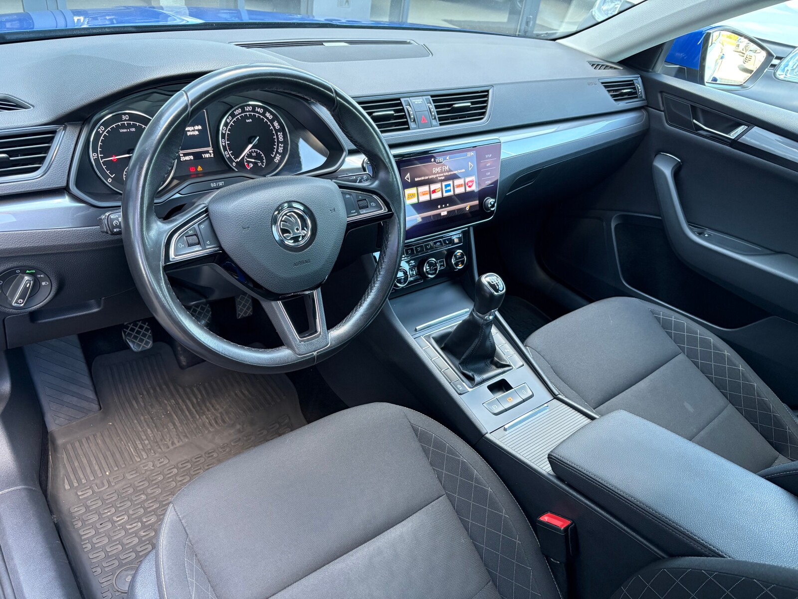 Škoda Superb - zdjęcie 11