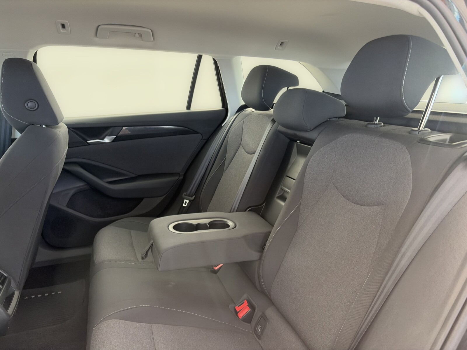 Volkswagen Passat - zdjęcie 16