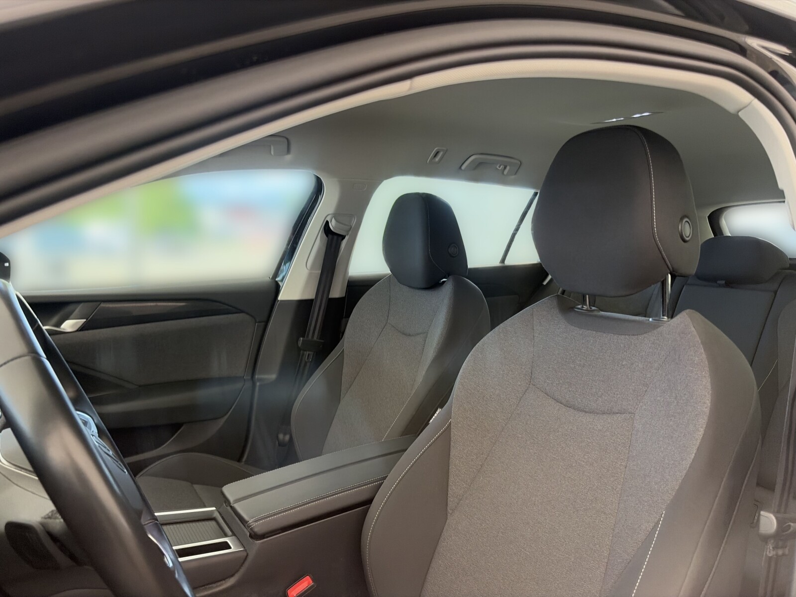 Volkswagen Passat - zdjęcie 11