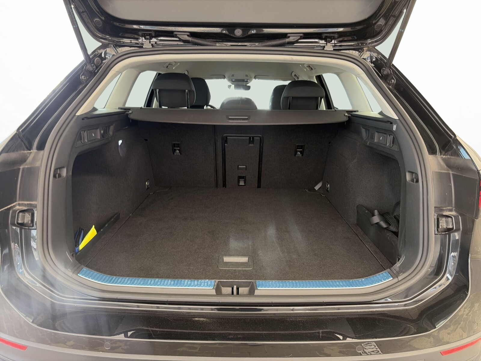 Volkswagen Passat - zdjęcie 17