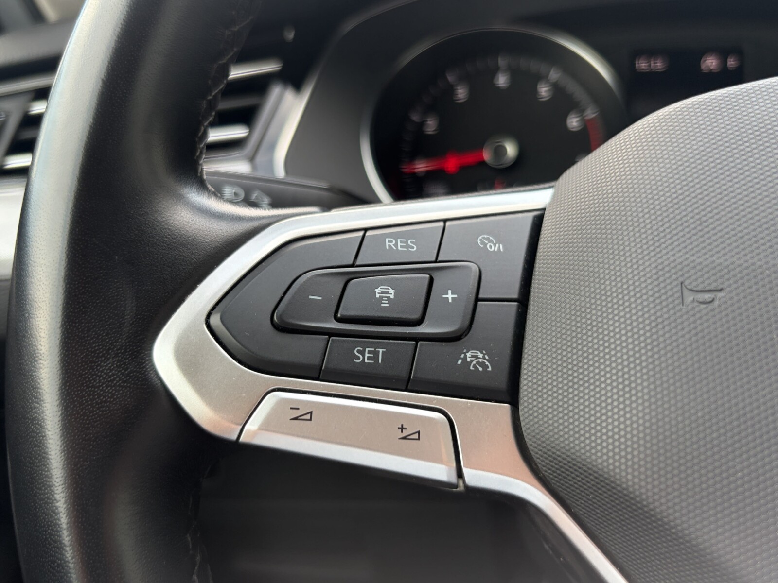 Volkswagen Passat - zdjęcie 15
