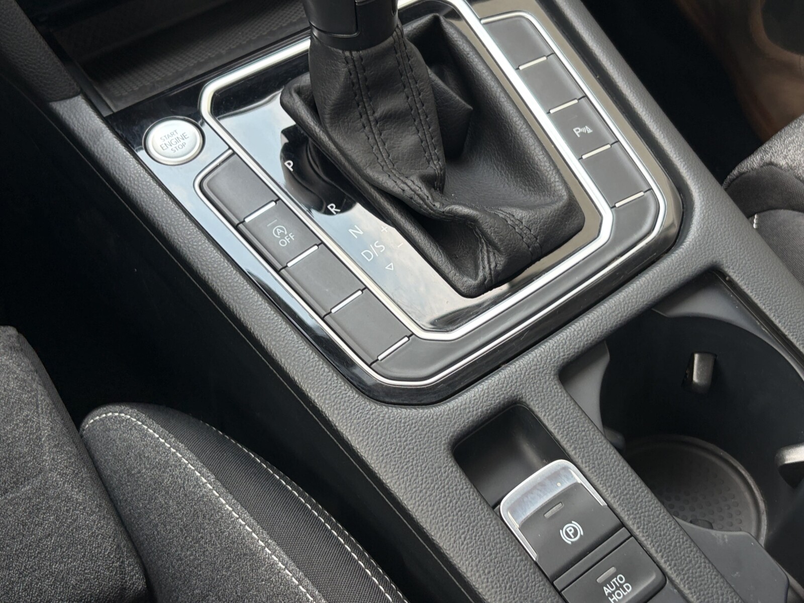 Volkswagen Passat - zdjęcie 18