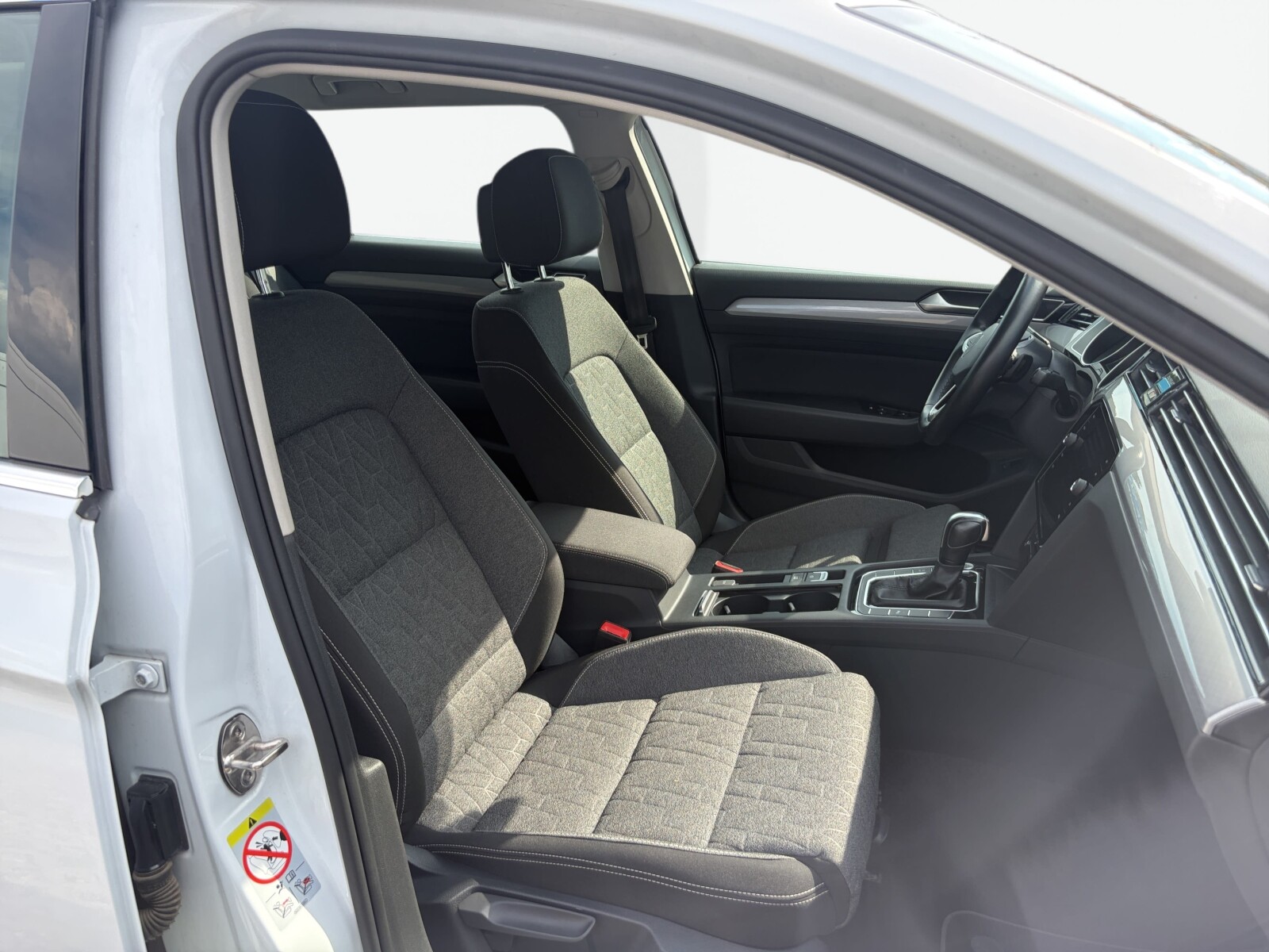 Volkswagen Passat - zdjęcie 12