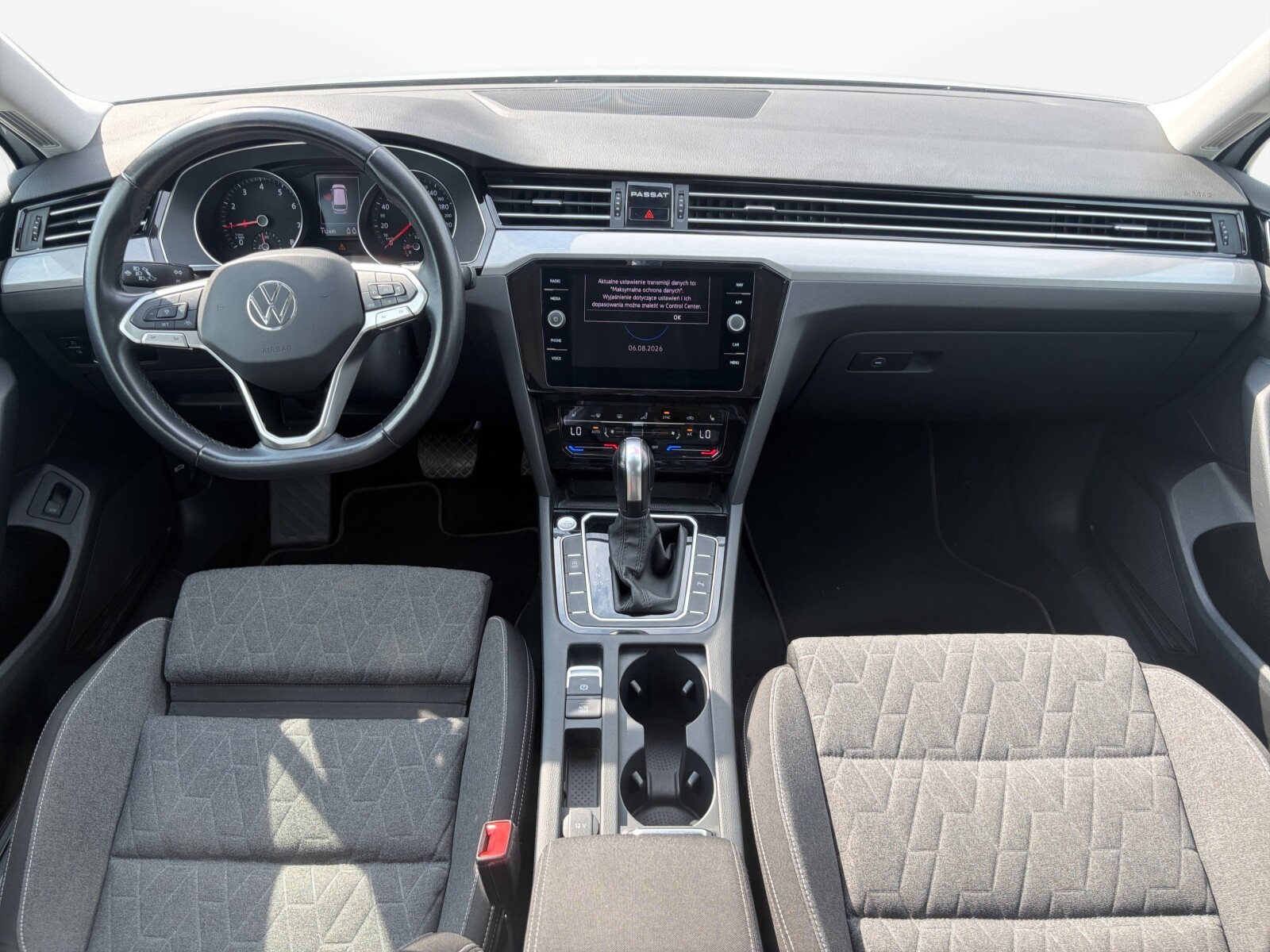 Volkswagen Passat - zdjęcie 10