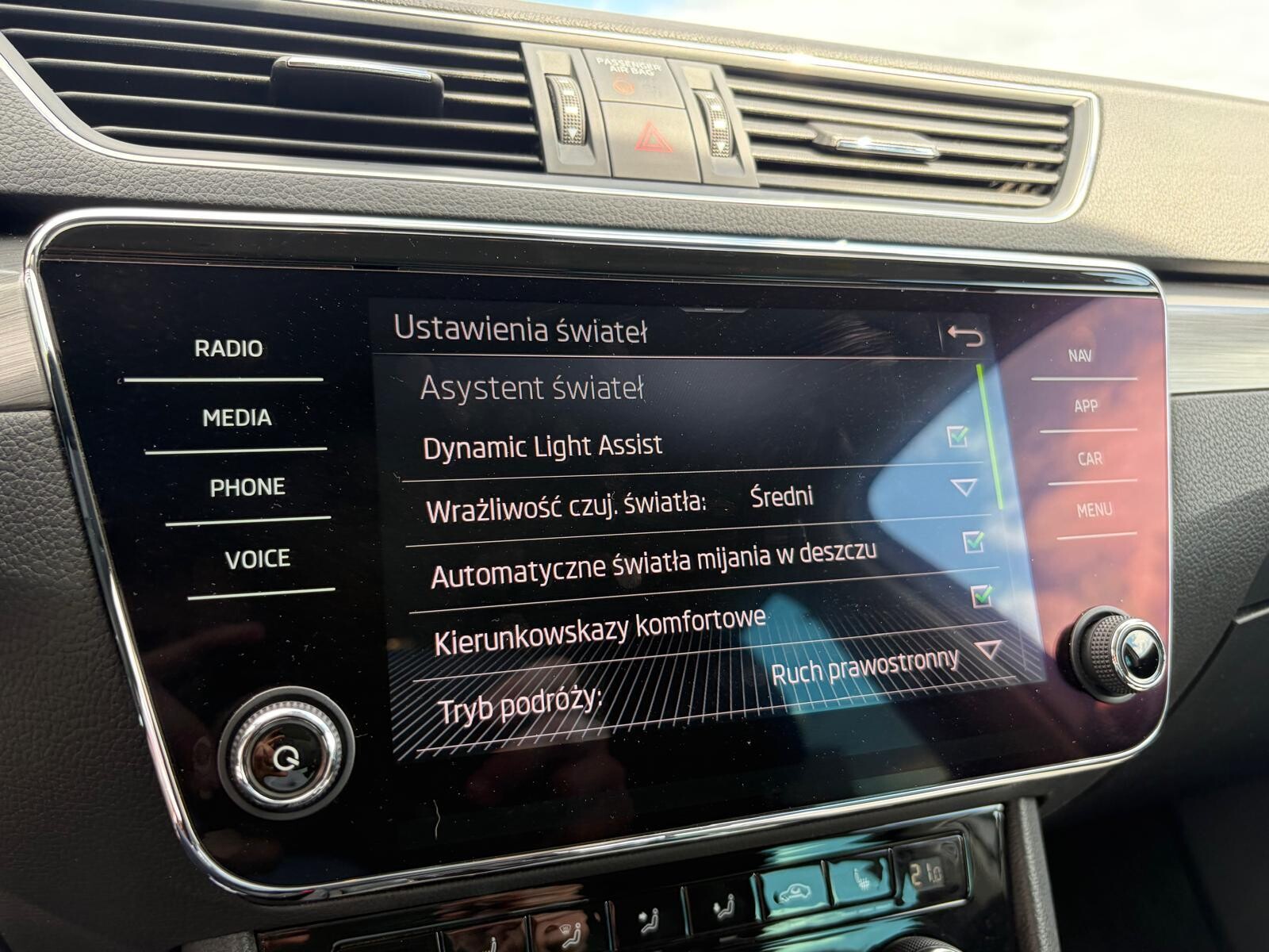 Škoda Superb - zdjęcie 10