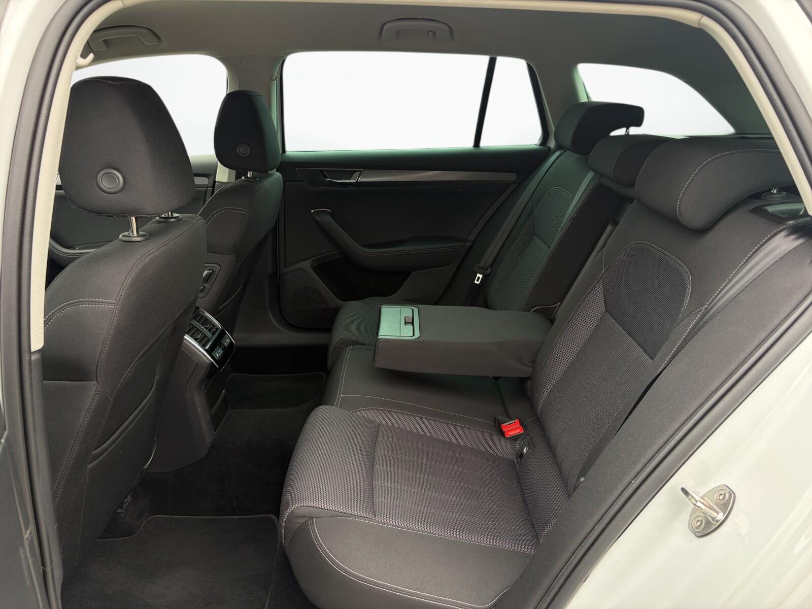Škoda Superb - zdjęcie 33