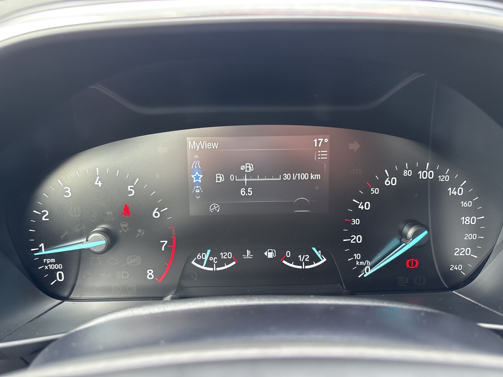 Ford Focus - zdjęcie 24