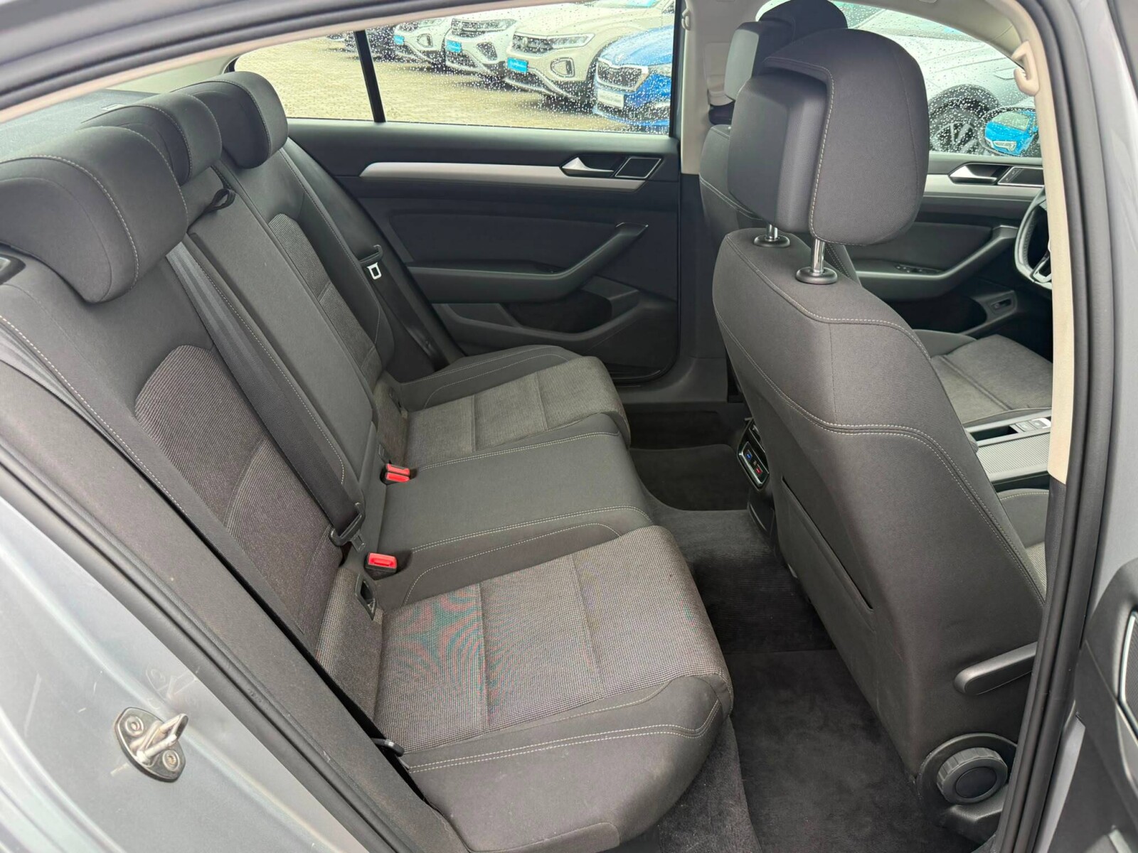 Volkswagen Passat - zdjęcie 15