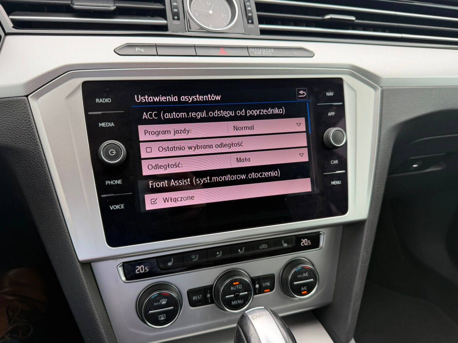 Volkswagen Passat - zdjęcie 25
