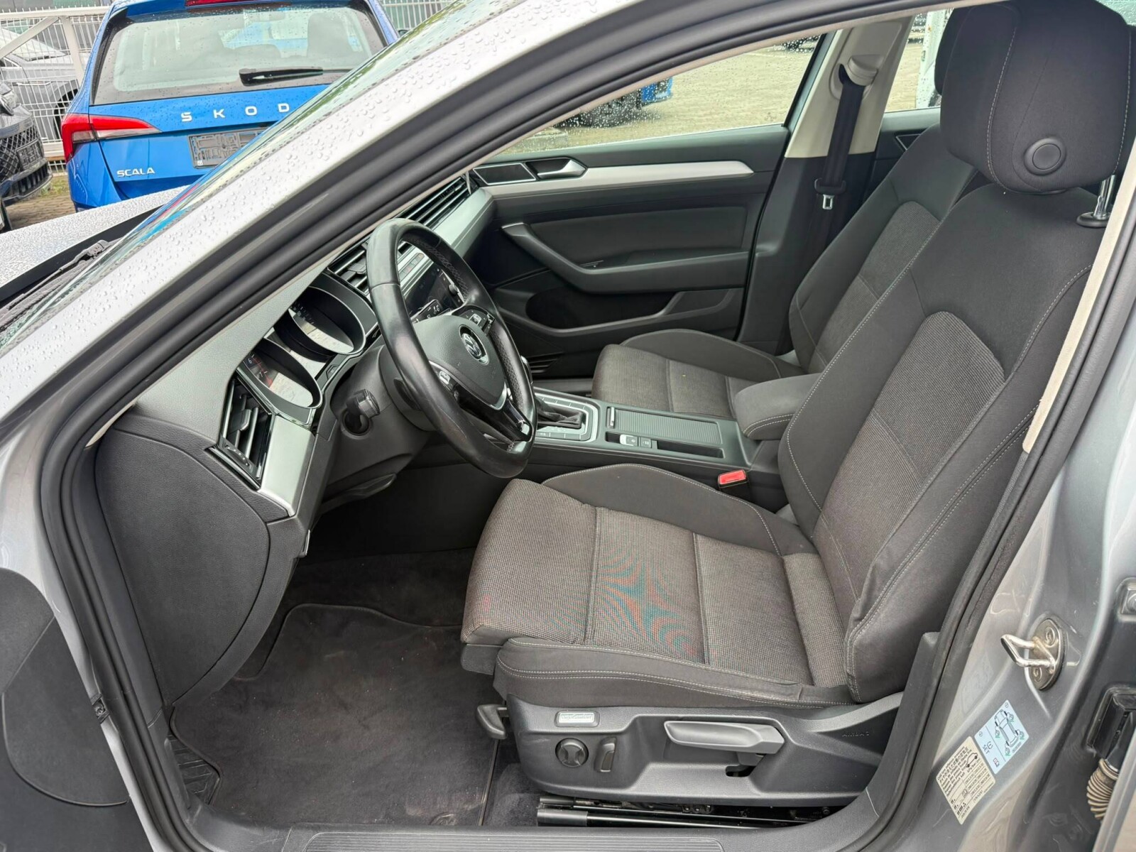 Volkswagen Passat - zdjęcie 10