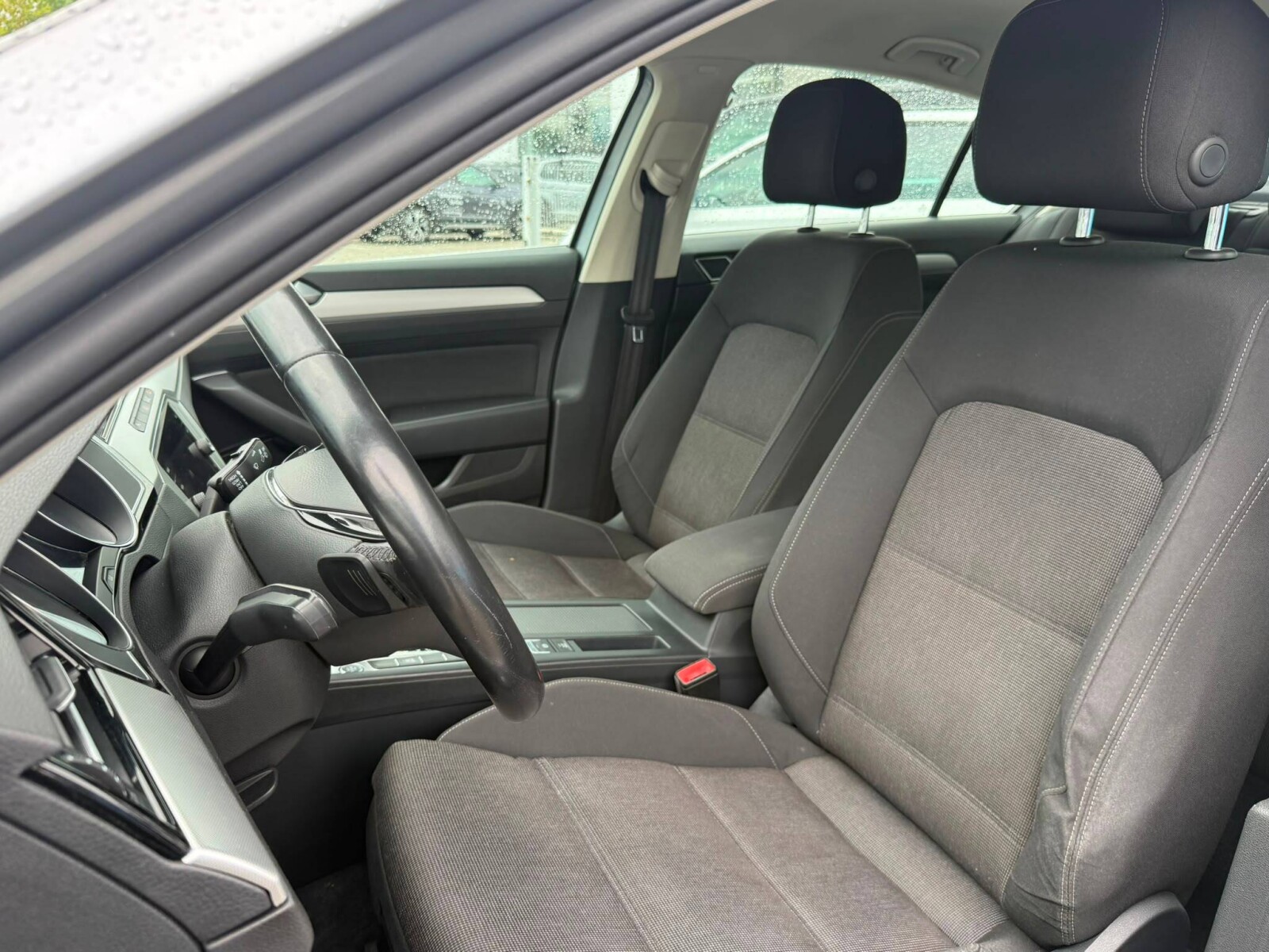 Volkswagen Passat - zdjęcie 11