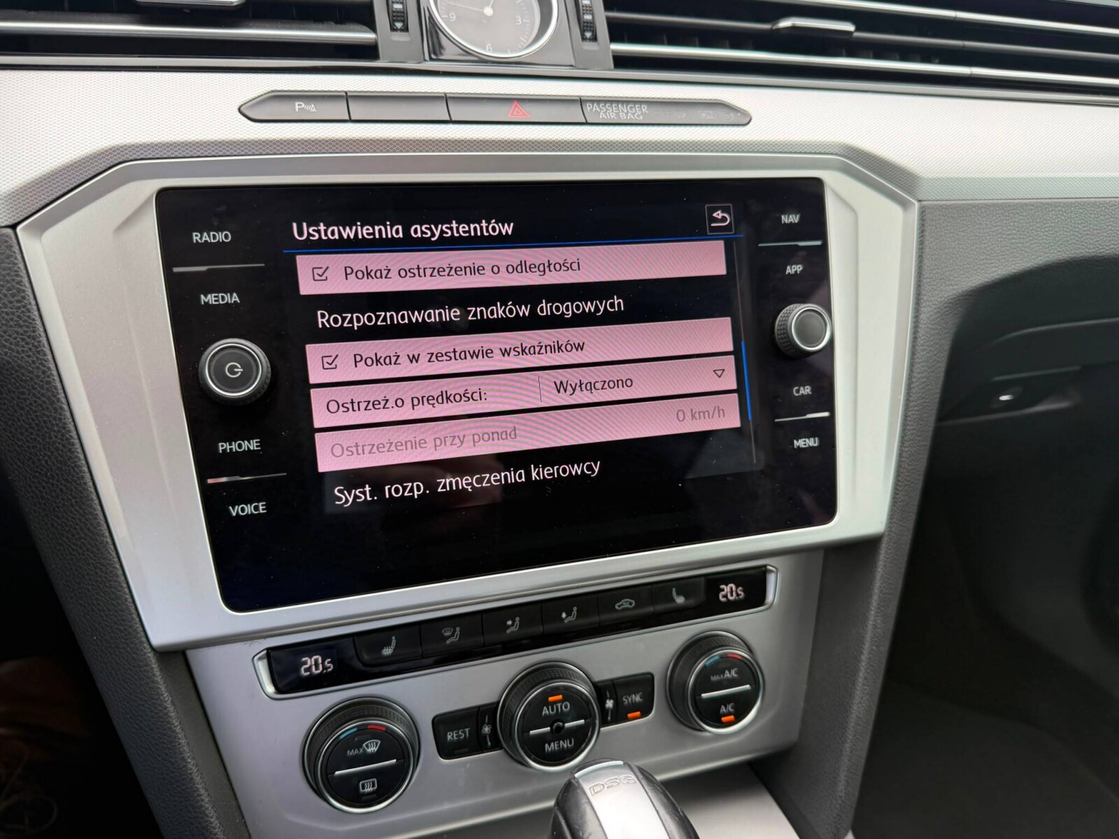 Volkswagen Passat - zdjęcie 22