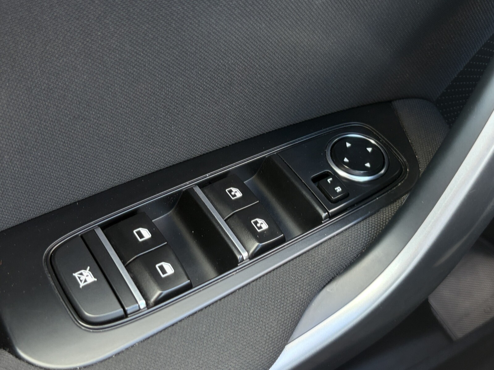 Kia Ceed - zdjęcie 30