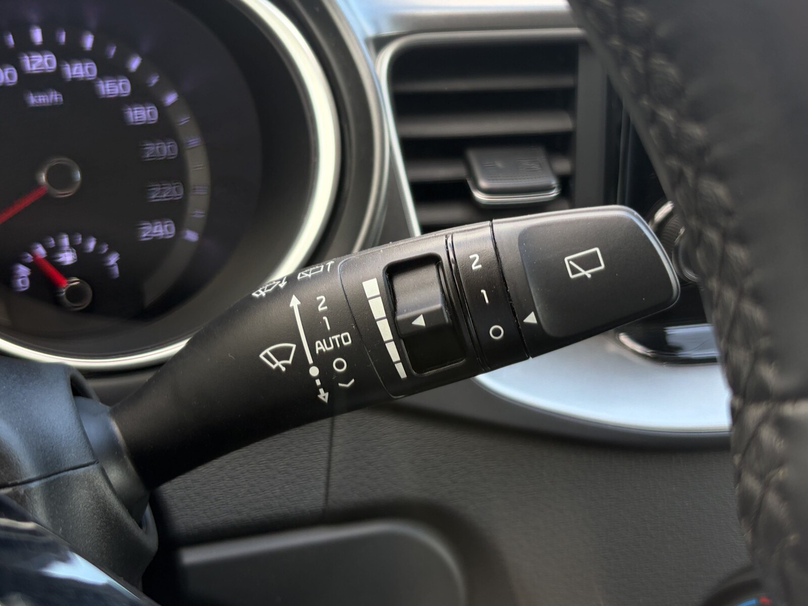 Kia Ceed - zdjęcie 19