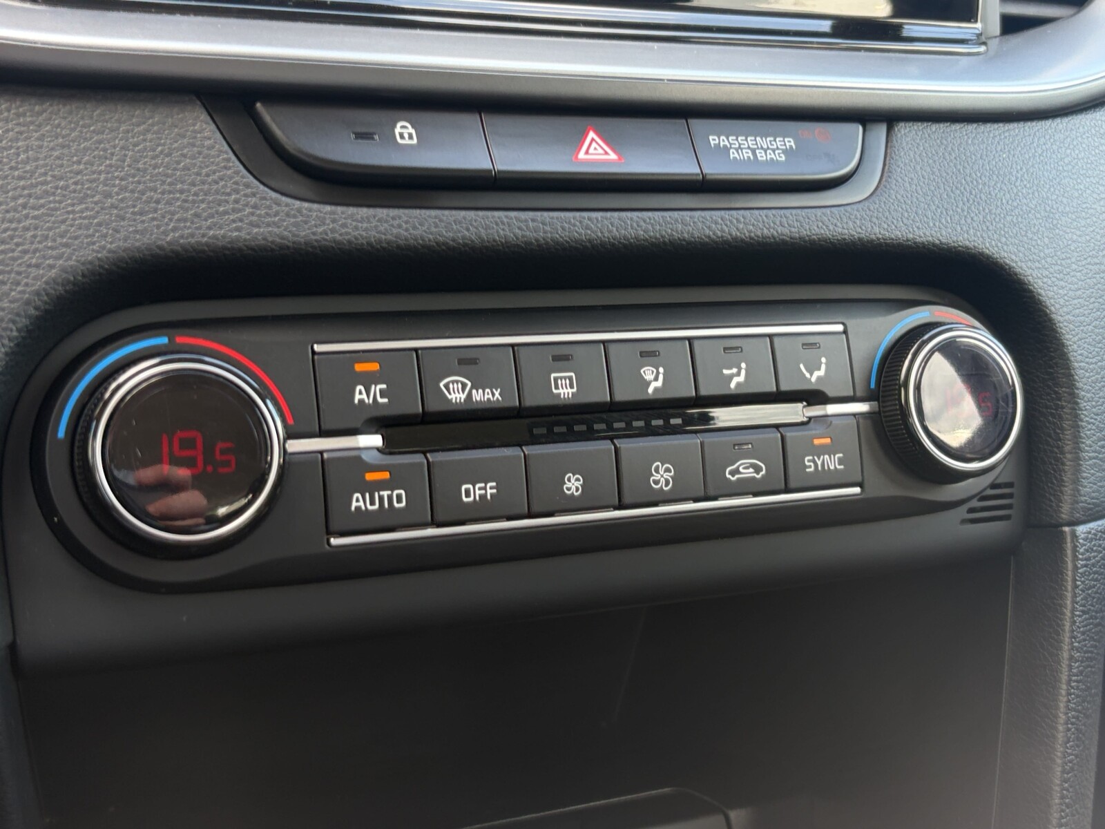 Kia Ceed - zdjęcie 22