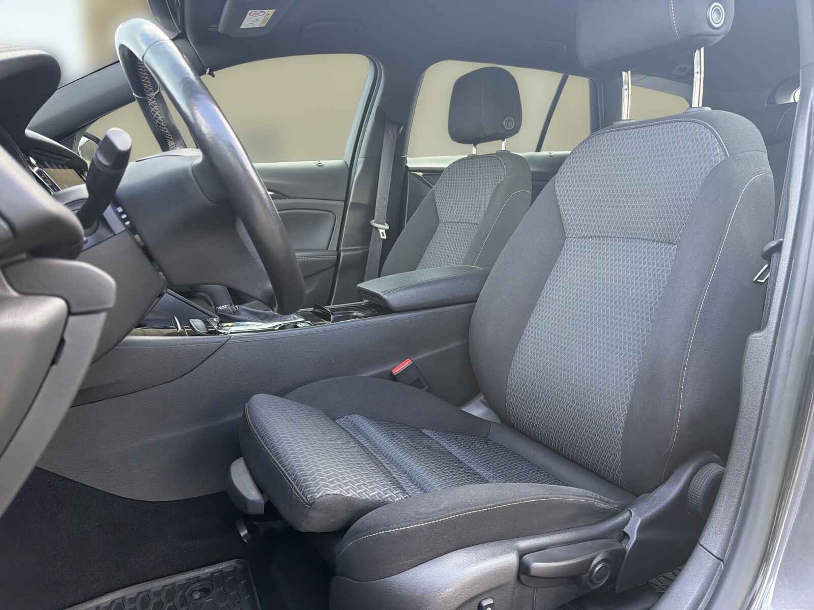 Opel Insignia - zdjęcie 17