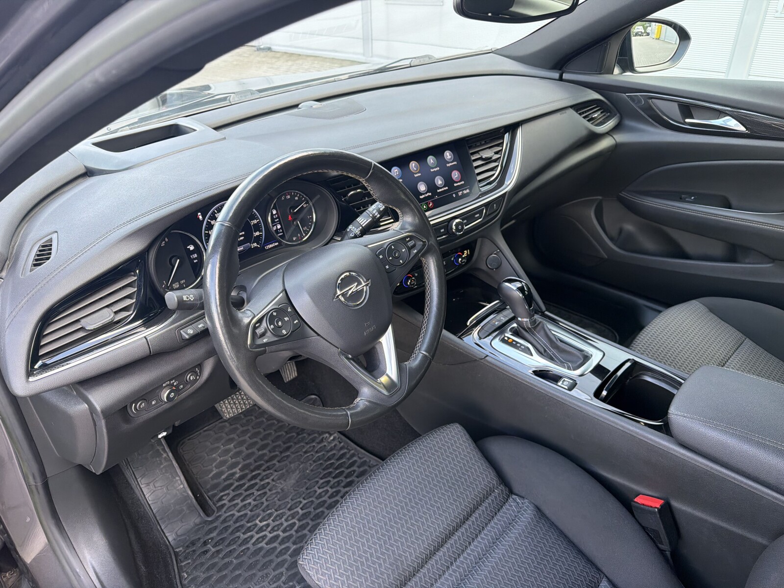 Opel Insignia - zdjęcie 18