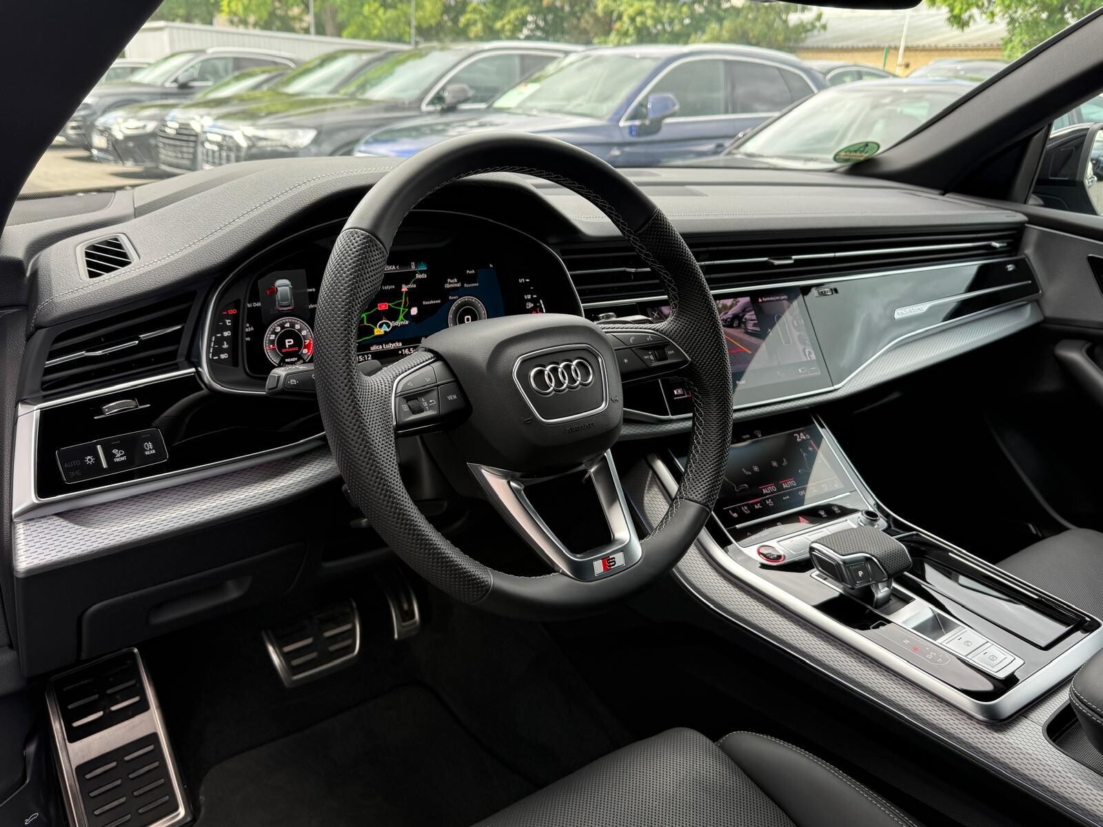 Audi SQ8 - zdjęcie 12