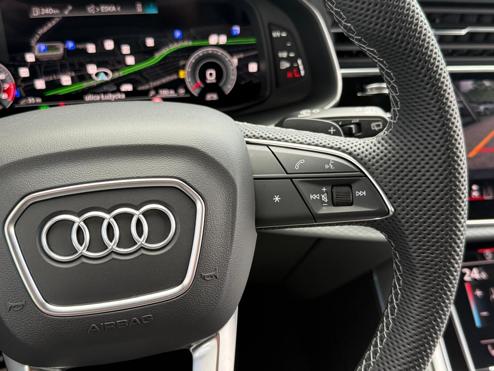 Audi SQ8 - zdjęcie 28