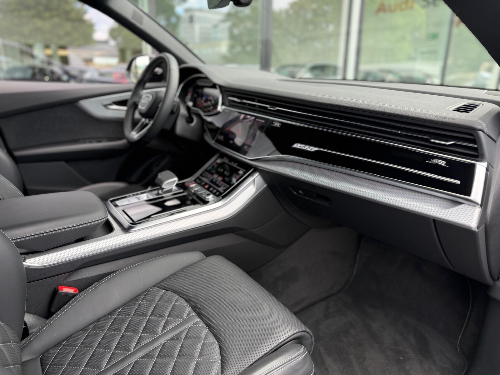 Audi SQ8 - zdjęcie 22