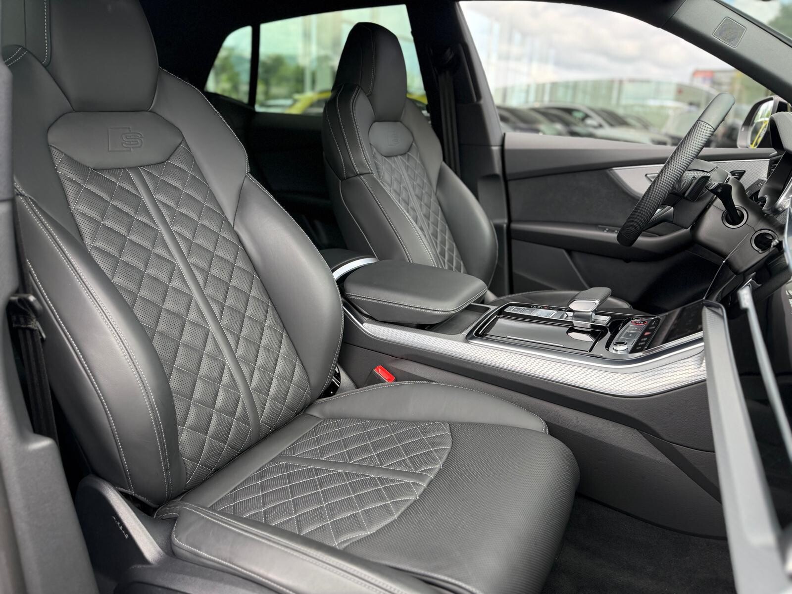 Audi SQ8 - zdjęcie 32