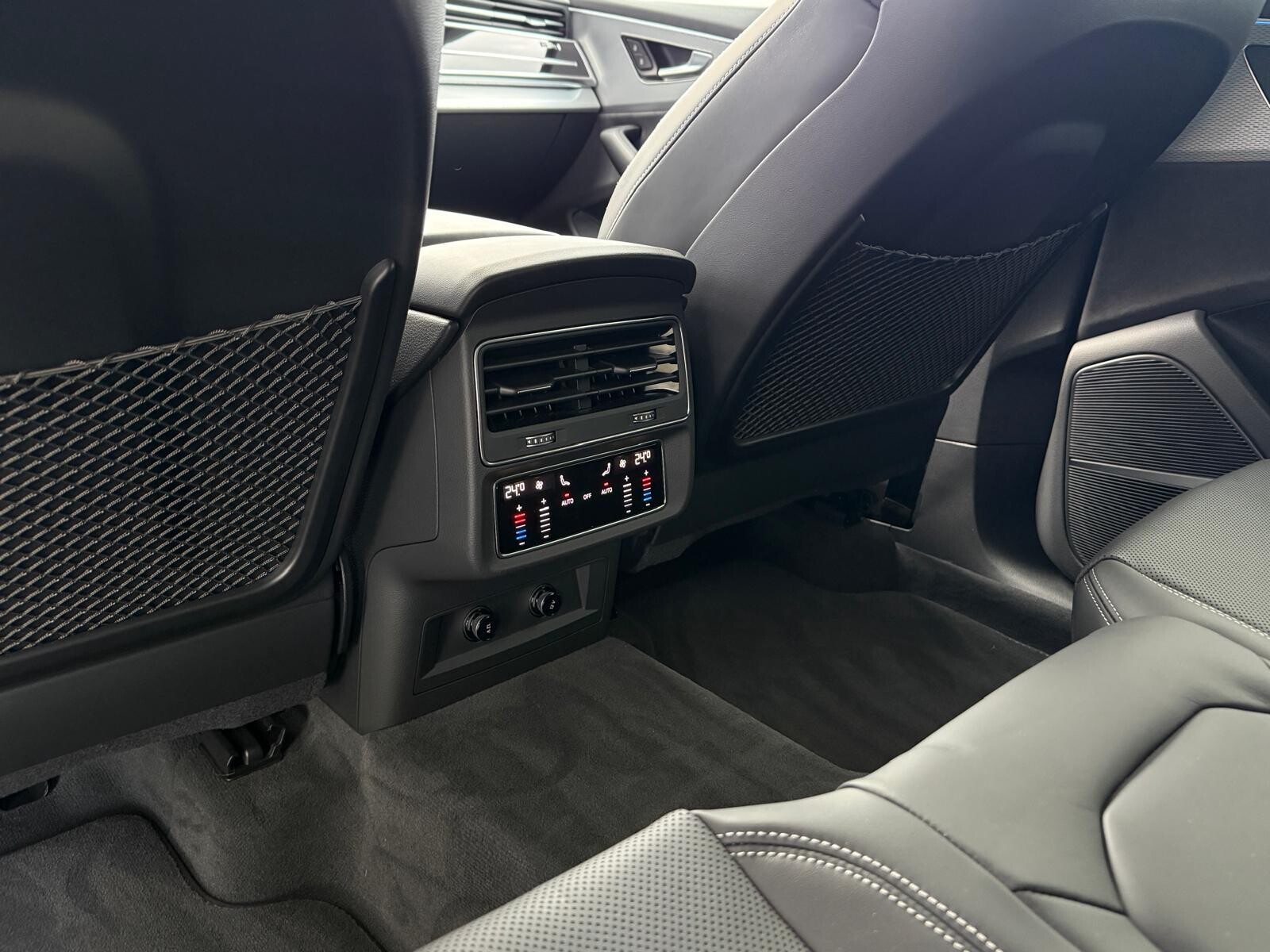 Audi SQ8 - zdjęcie 16