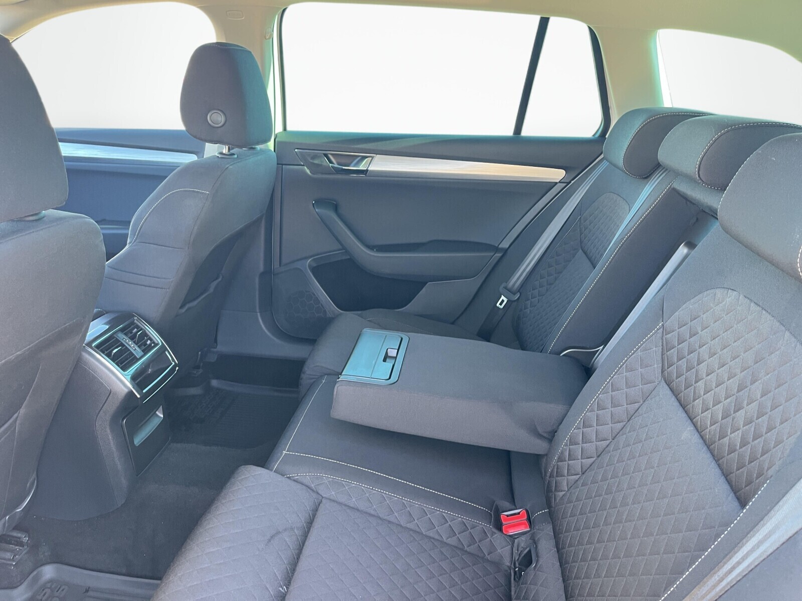 Škoda Superb Combi - zdjęcie 15