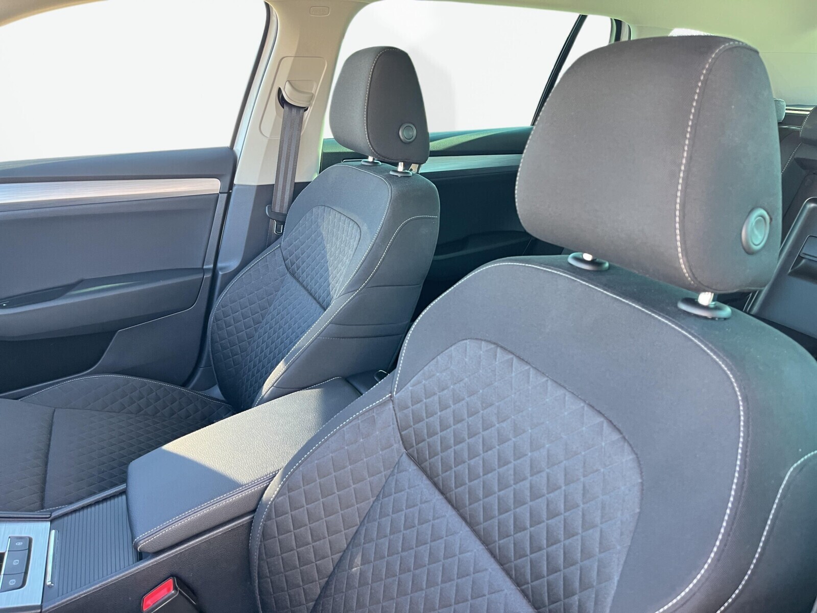 Škoda Superb Combi - zdjęcie 13