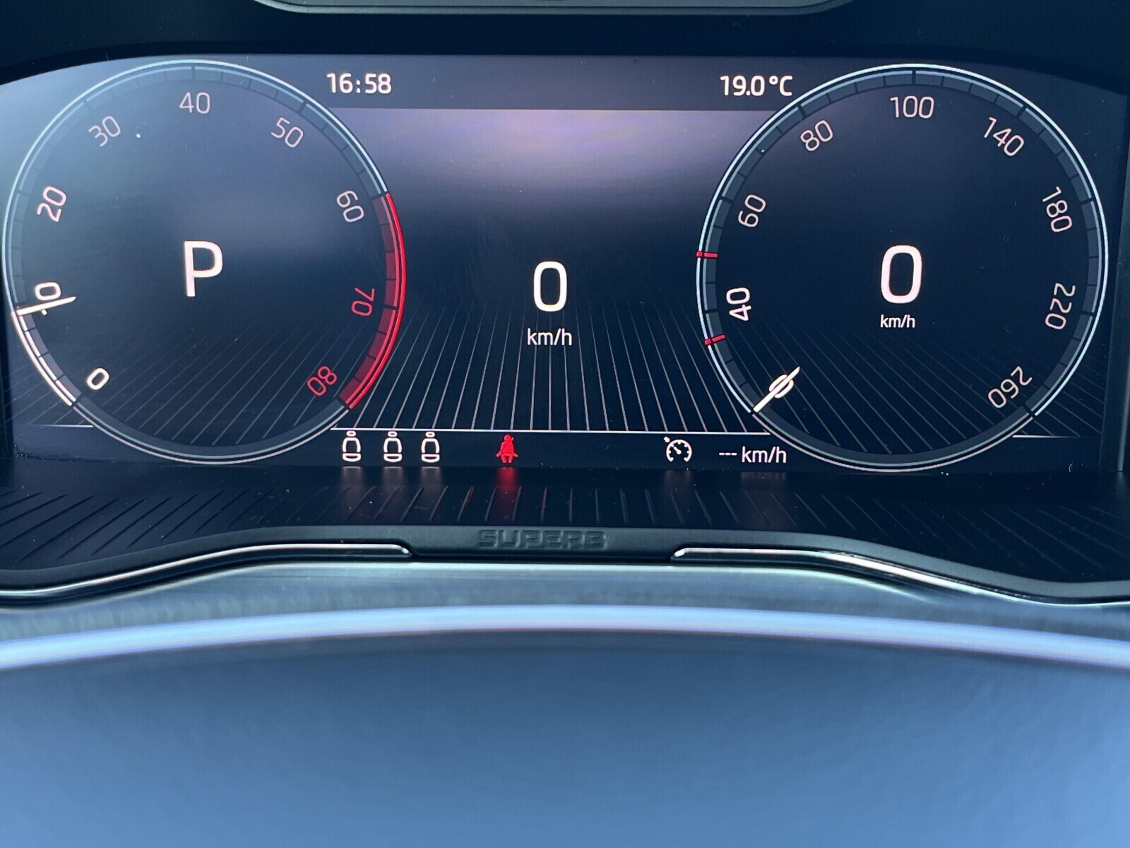 Škoda Superb Combi - zdjęcie 18