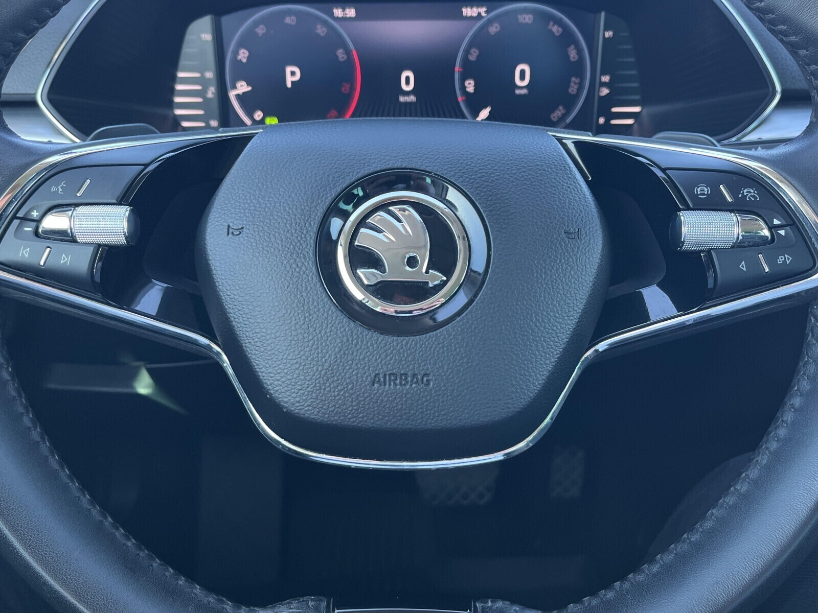 Škoda Superb Combi - zdjęcie 19