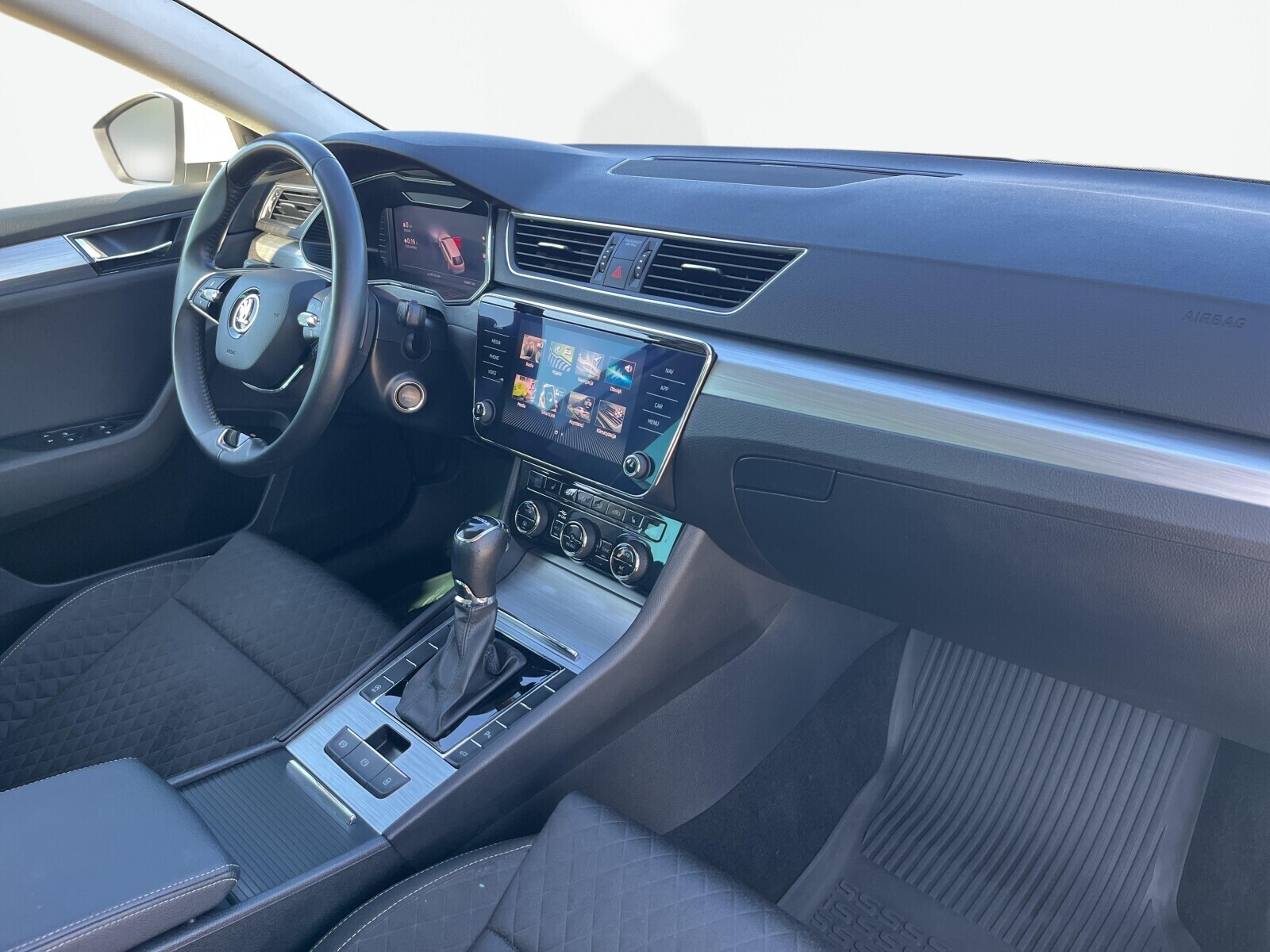 Škoda Superb Combi - zdjęcie 12