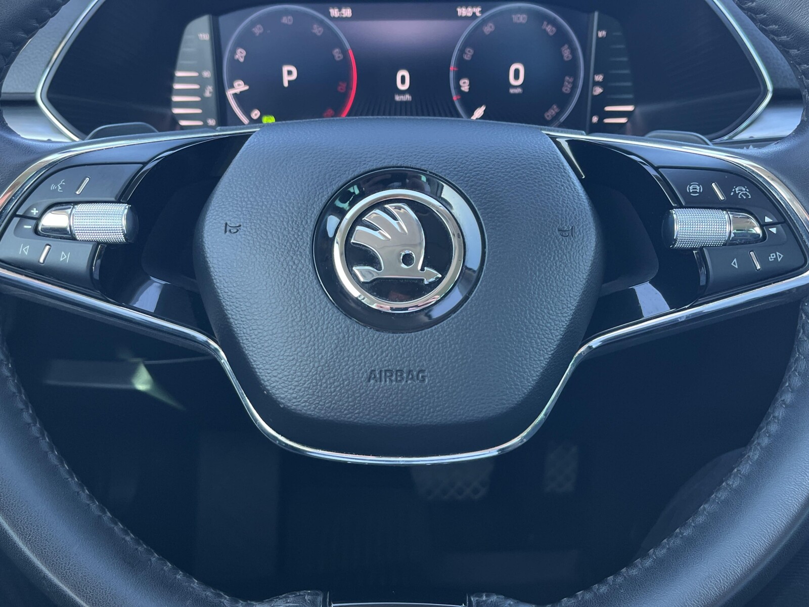 Škoda Superb Combi - zdjęcie 18