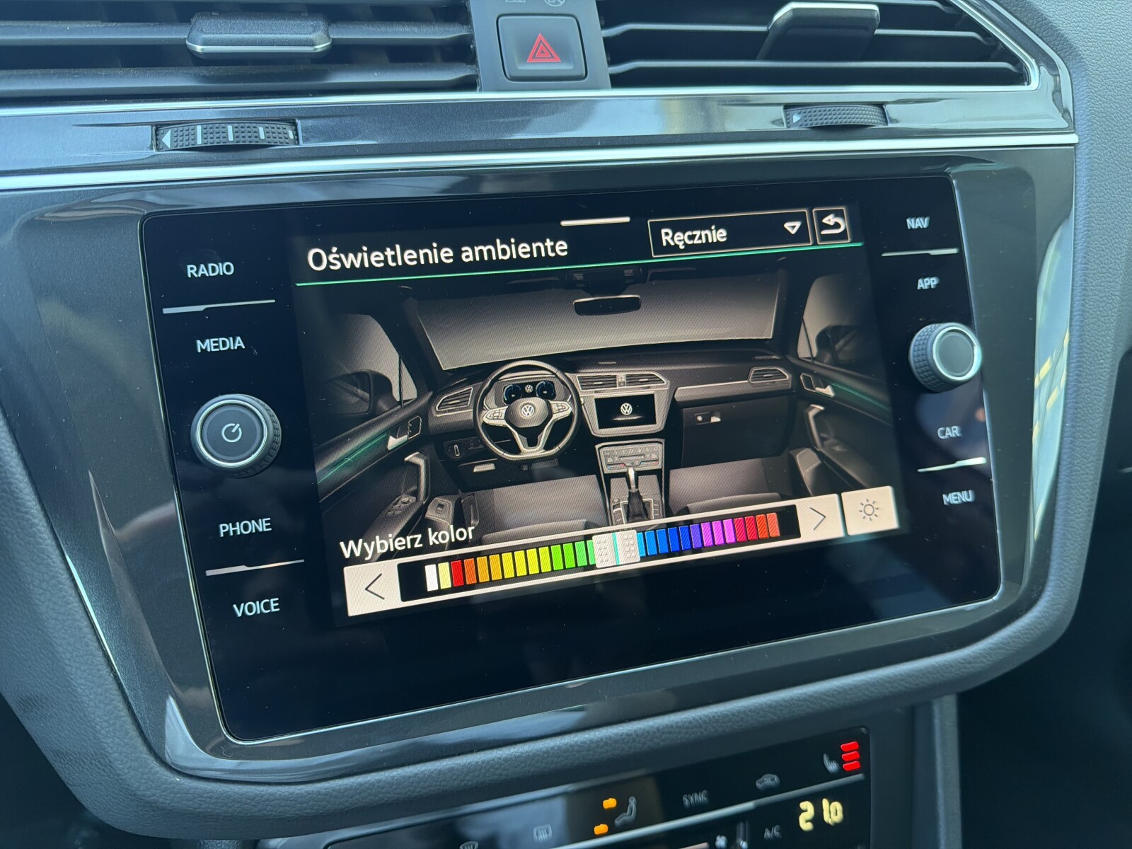 Volkswagen Tiguan - zdjęcie 28