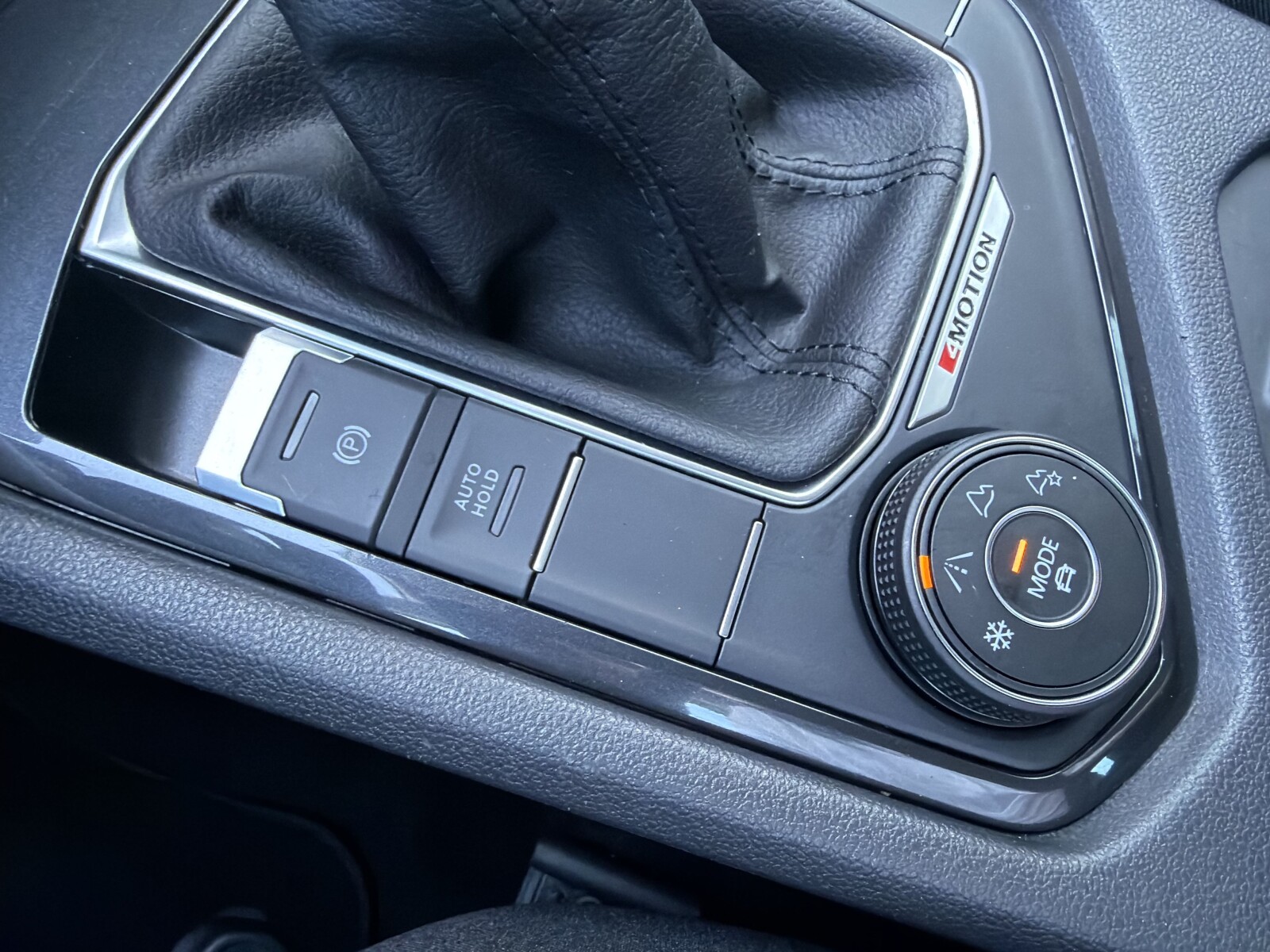 Volkswagen Tiguan - zdjęcie 16