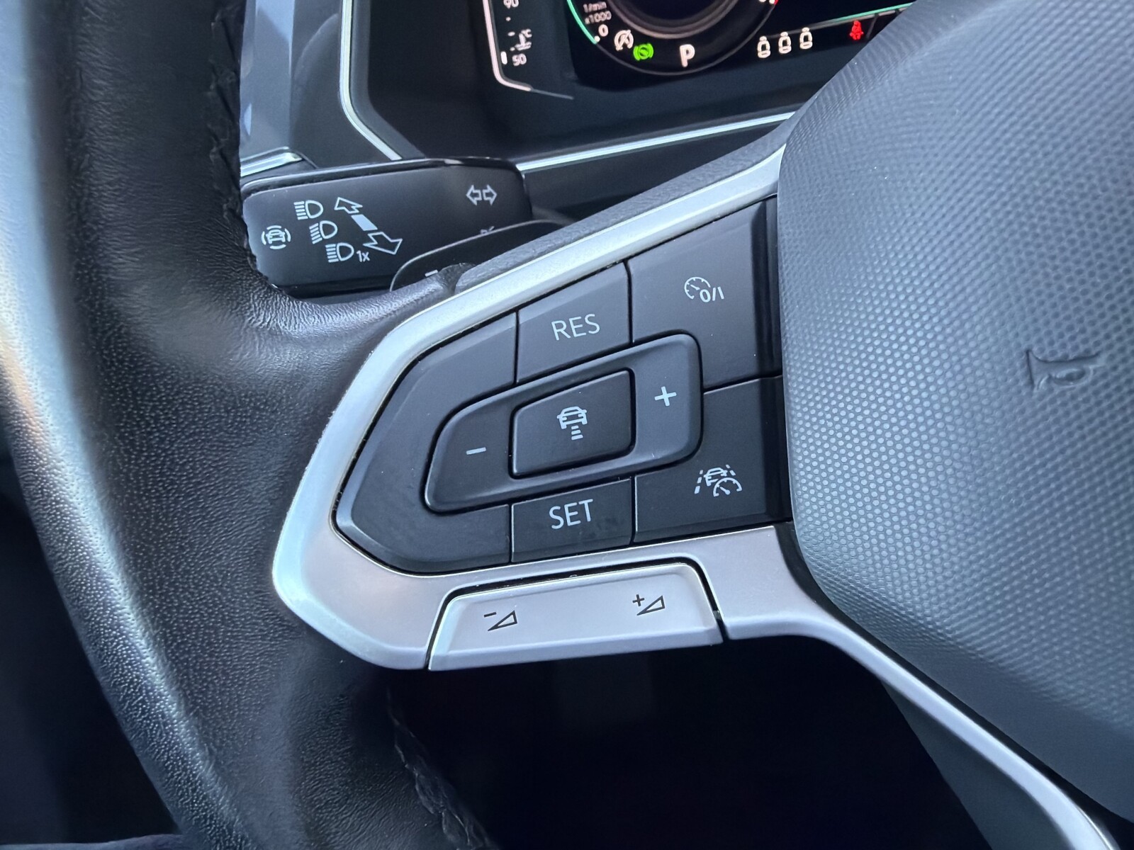 Volkswagen Tiguan - zdjęcie 18