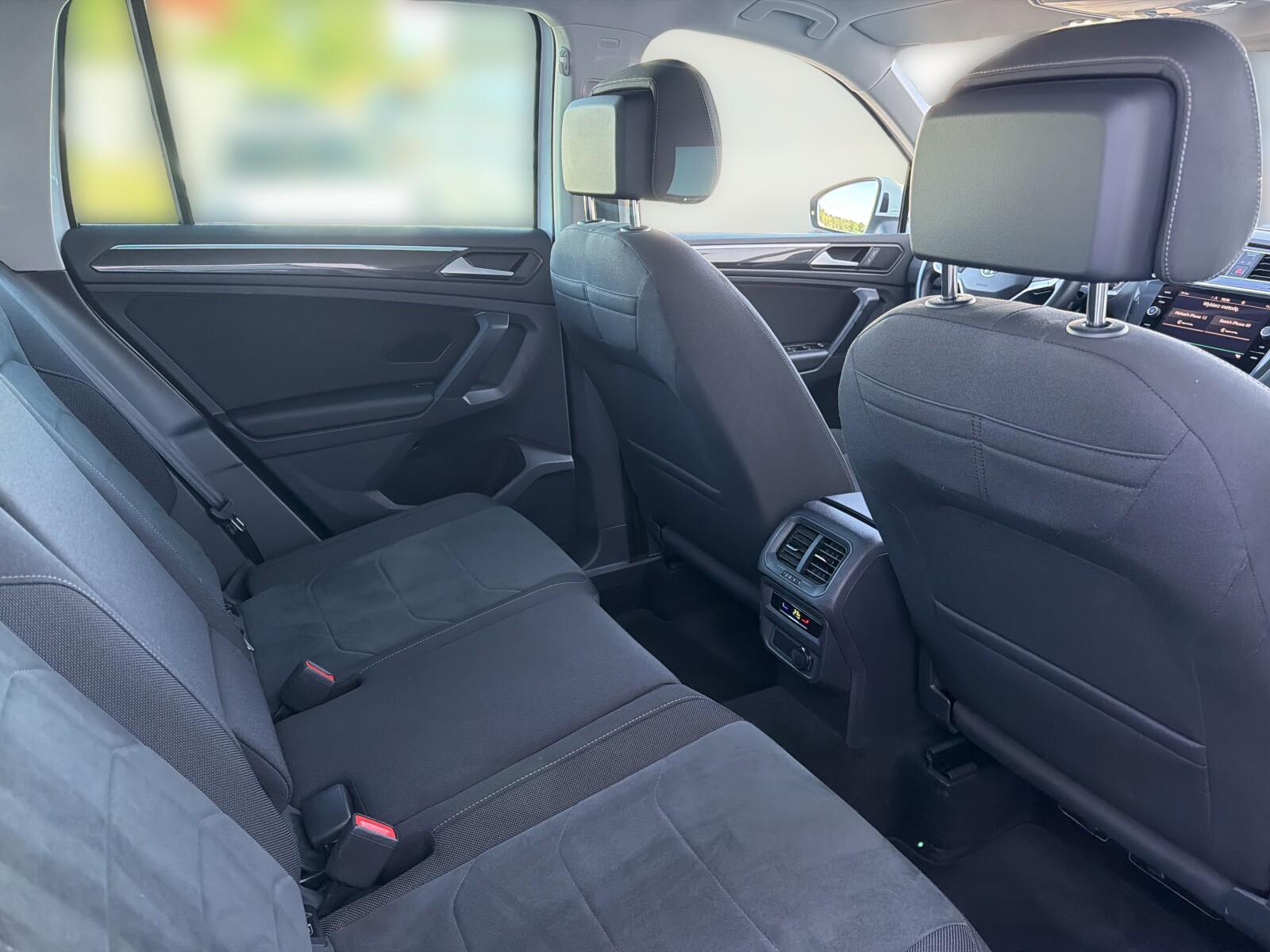 Volkswagen Tiguan - zdjęcie 9