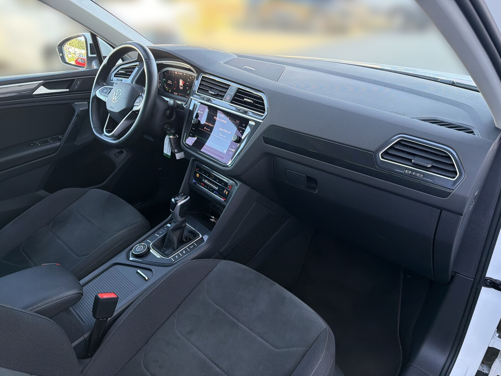 Volkswagen Tiguan - zdjęcie 11