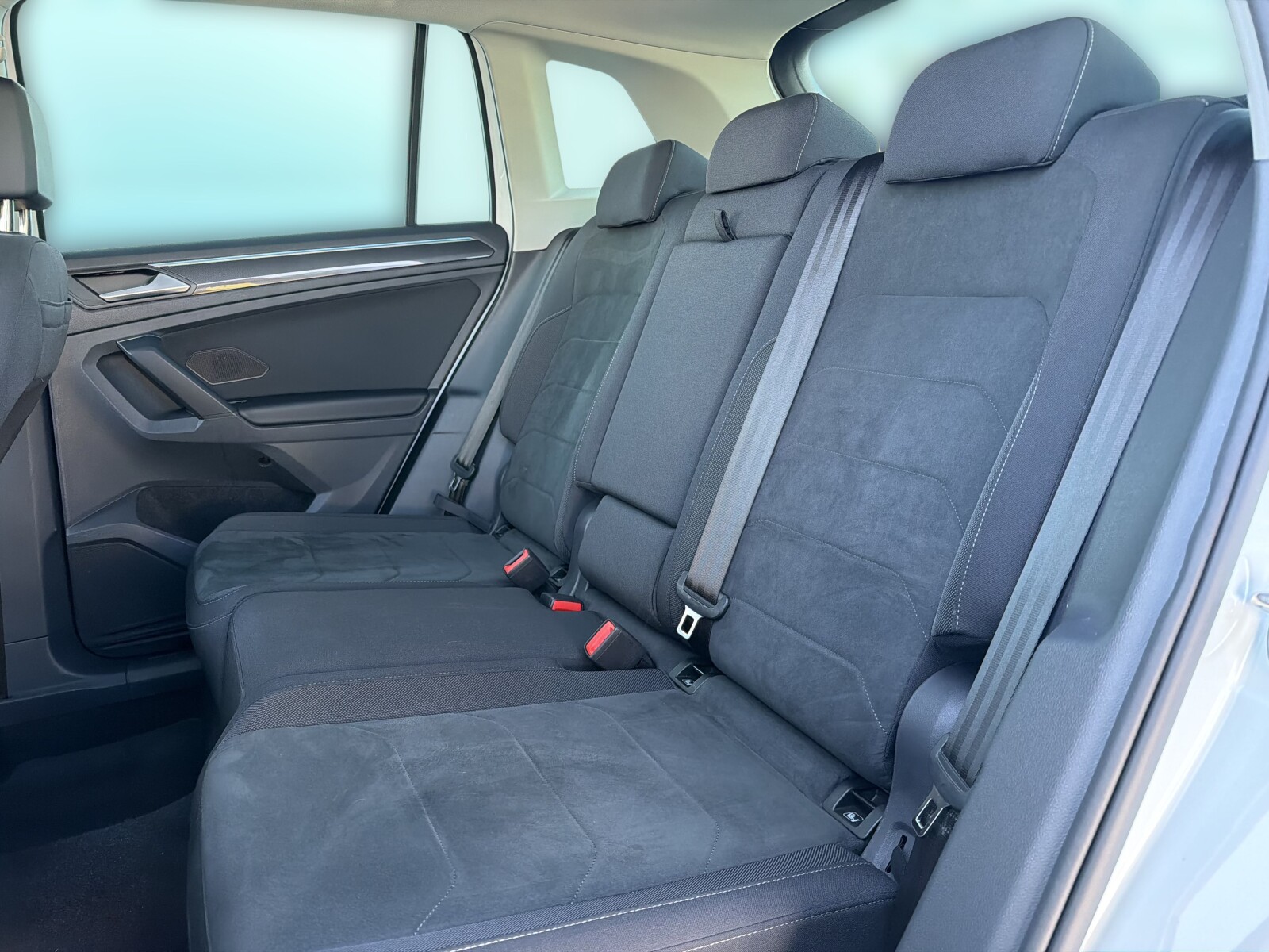 Volkswagen Tiguan - zdjęcie 33