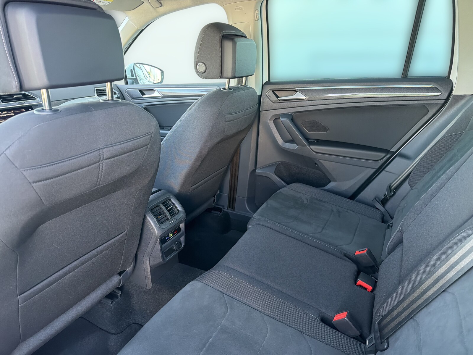 Volkswagen Tiguan - zdjęcie 32