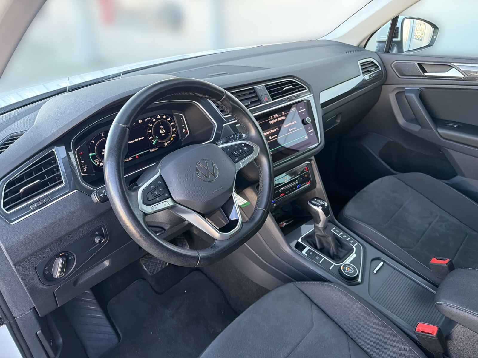 Volkswagen Tiguan - zdjęcie 29