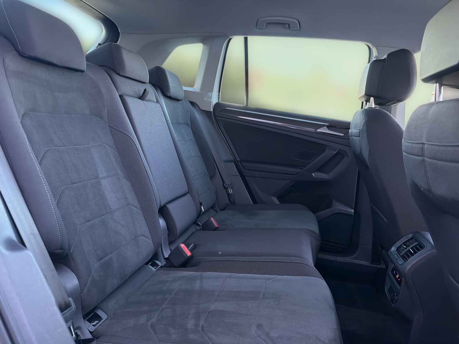 Volkswagen Tiguan - zdjęcie 10