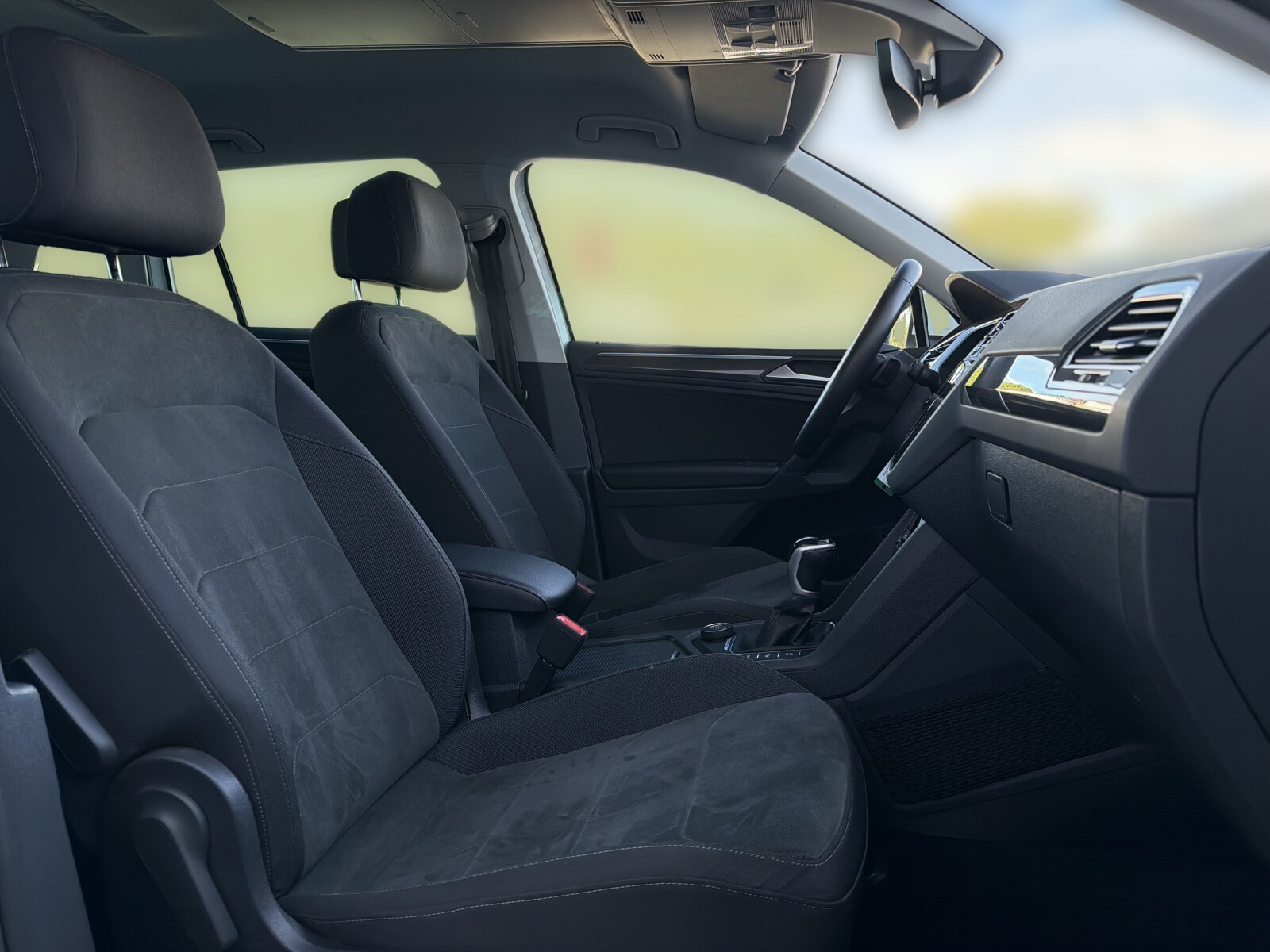 Volkswagen Tiguan - zdjęcie 12