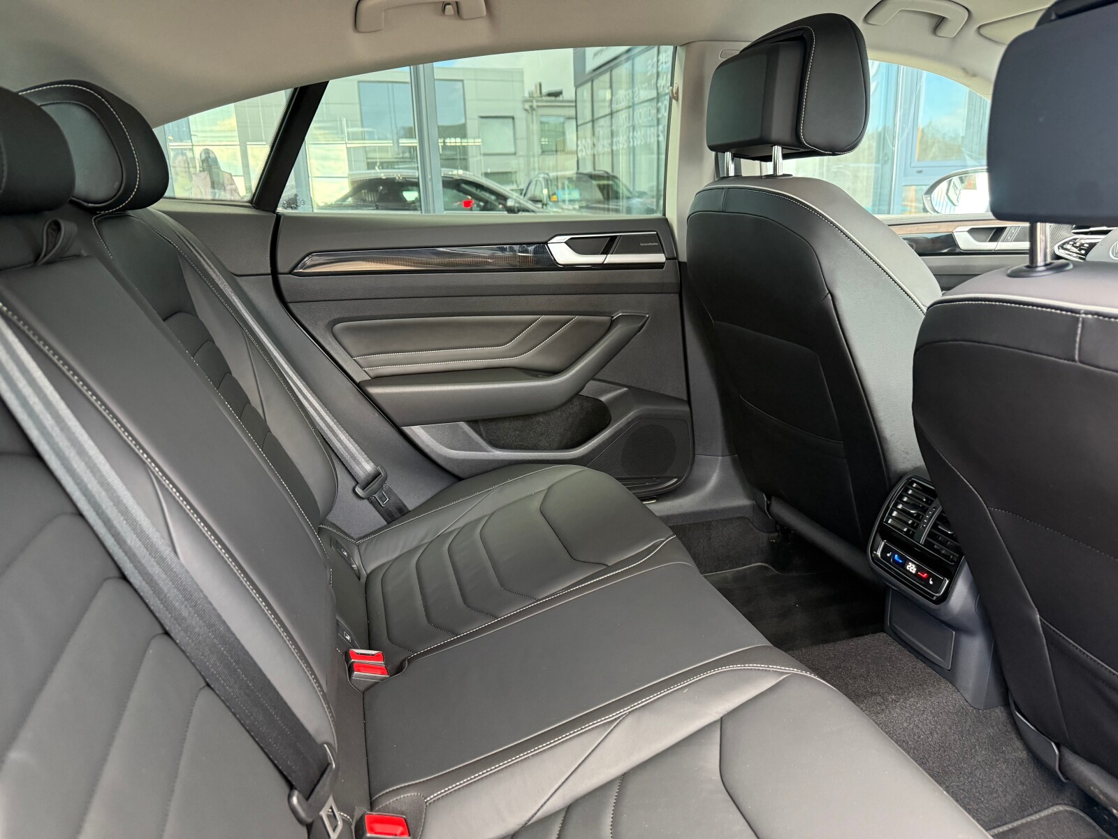 Volkswagen Arteon - zdjęcie 17