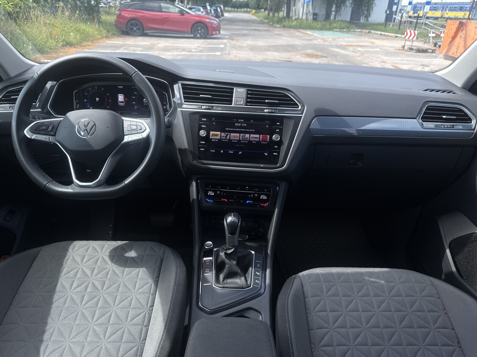 Volkswagen Tiguan - zdjęcie 10