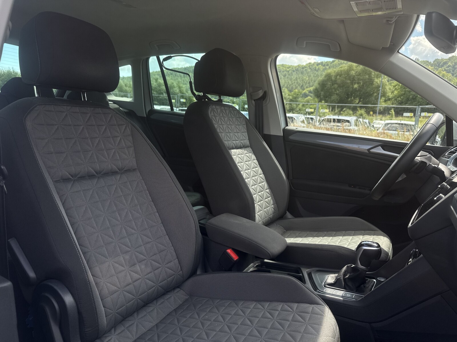 Volkswagen Tiguan - zdjęcie 12