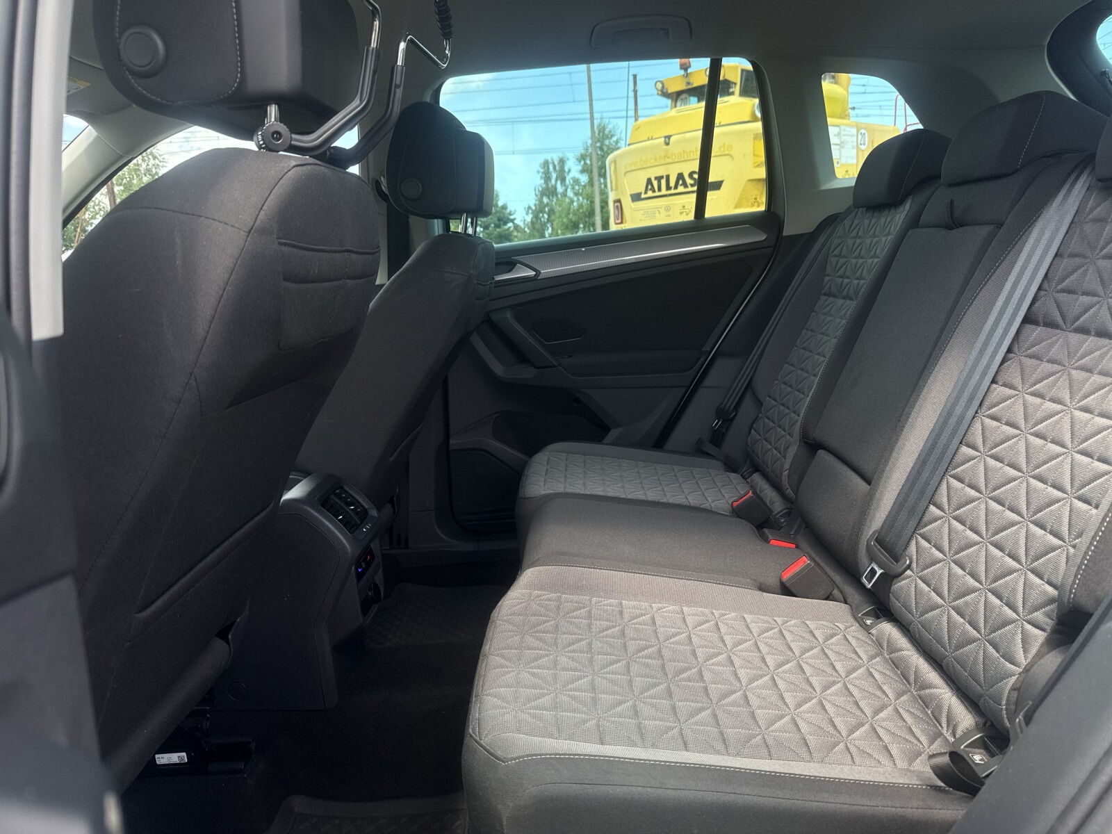 Volkswagen Tiguan - zdjęcie 27